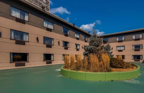 Indian Village Hotel | Best Western Plus Hyde Park Chicago Hotel