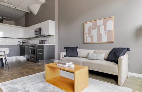 West Loop Apartment | Blueground | Fulton Market, gym & AC, nr park
