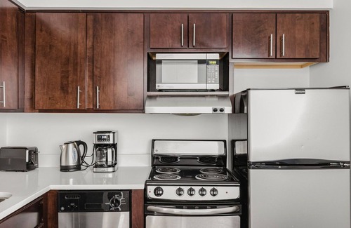 Near North Side Apartment | Blueground | Gold Coast, rooftop & gym, nr Hancock