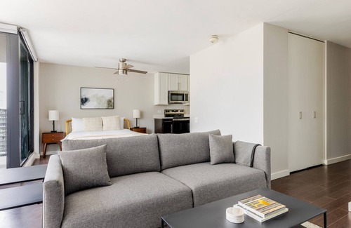 Near North Side Apartment | Blueground | Near North, pool, nr Chicago River