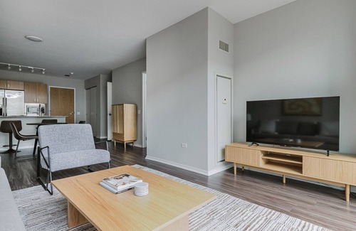 Streeterville Apartment | Blueground | River North, rooftop & pool, nr Mart