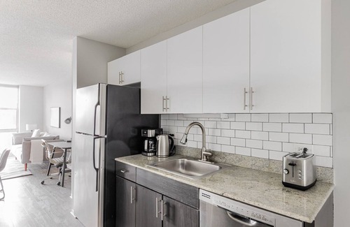 West Loop Apartment | Blueground | West Loop, gym & bbq, nr Willis Tower
