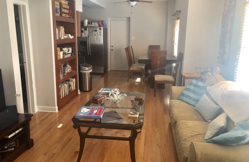 West Town House | Bright, Cozy Apartment by Downtown & Train Stop; Great for Couples/Small Groups