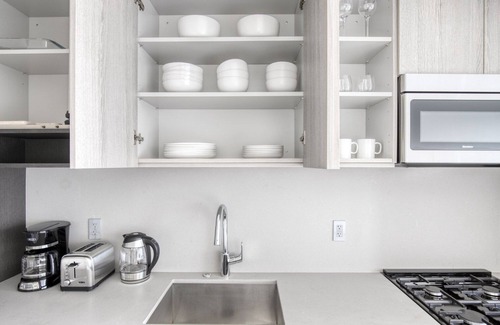 South Loop Apartment | Bright South Loop Studio w/Pool, BBQ & Gym, nr Grant Park, by Blueground