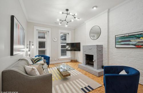 Near North Side Apartment | Brilliant Downtown Chicago 3-Bedroom Condominium