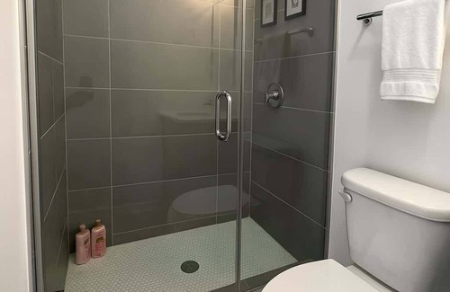Avondale Apartment | Central Park Pad 3BR