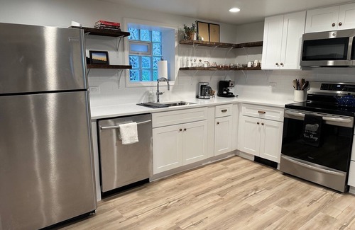North Center Apartment | Charming, light-filled garden unit in Roscoe Village!