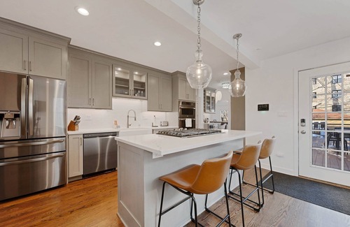 Oak Park House | Charming Oak Park 4BD/3.5BA and 2 Private Parking by AllSet Turnover