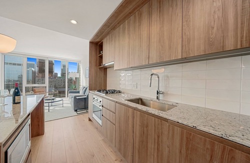 West Town Apartment | Chic Stay in River North: Luxury Suites, Top Amenities, Near Arts & Nightlife!