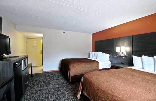 Westmont Hotel | Chicago Club Inn & Suites