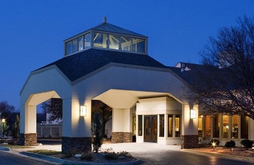 Westmont Hotel | Chicago Club Inn & Suite