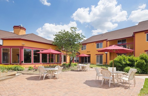 Westmont Hotel | Chicago Club Inn & Suite