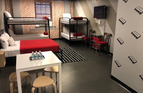 Park West Hostel | Chicago Getaway Hostel