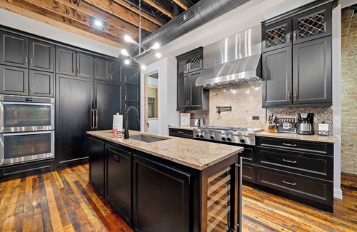 Near West Side House | Chicago Mid-Century Gem By United Center