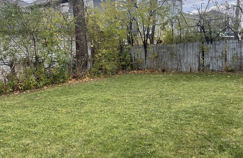 North Chicago House | Comfortable 2 bedroom house near Great Lakes Navy Base ideal for families