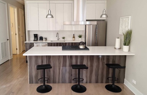 River North Apartment | Complete 1BR Home Sum