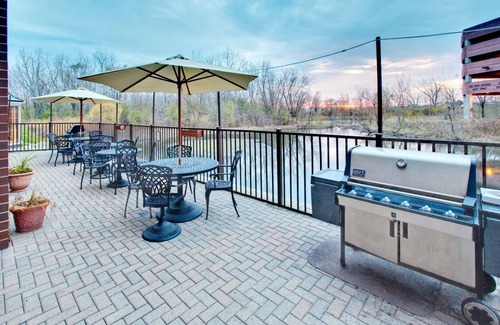 Oakbrook Terrace Condo | Condo ∙ 1 bedroom ∙ 4 guests