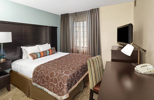 Glenview Condo | Condo ∙ 2 bedrooms ∙ 4 guests