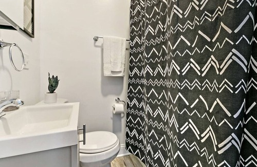 Wrigleyville Apartment | Cool 2BR | Wrigleyville close to Fun City