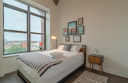 Near South Side Apartment | Cozy 2BR South Loop Condo with Optional Parking and Gym Near McCormick Place, Public Transit & City Hotspots