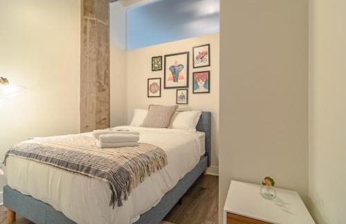 Near South Side Apartment | Cozy 2BR South Loop Condo with Optional Parking and Gym Near McCormick Place, Public Transit & City Hotspots
