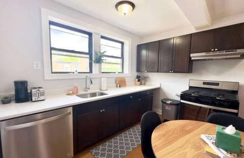 West Ridge Apartment | Cozy Retreat, Prime Location Near Loyola & Beach!
