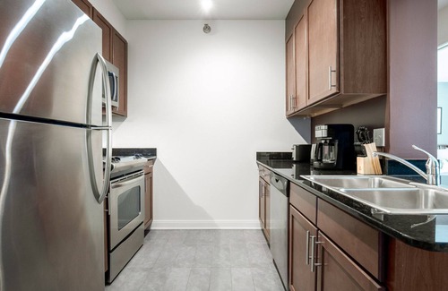 Downtown Chicago Apartment | Crisp Loop 1BR w/Pool, Gym, near Theatre District, by Blueground