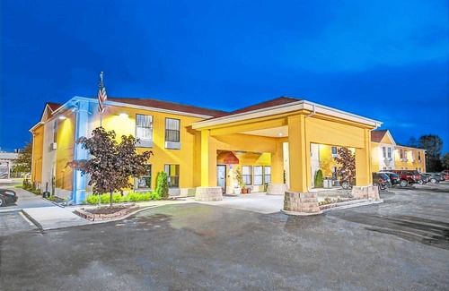 Lake Bluff Hotel | Days Inn by Wyndham Great Lakes - N. Chicago