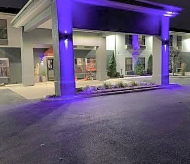 Lake Bluff Hotel | Days Inn by Wyndham Great Lakes - N. Chicago