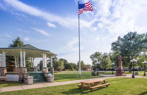 Le Roy Hotel | Days Inn by Wyndham le Roy/Bloomington Southeast