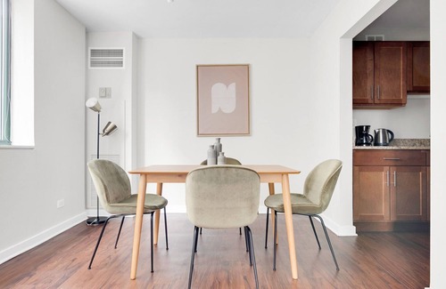 Streeterville Apartment | Deluxe Streeterville 1BR w/Gym & Pool, close to Beach, by Blueground