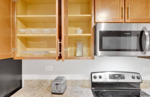 Streeterville Apartment | Deluxe Streeterville 1BR w/Gym & Pool, close to Beach, by Blueground