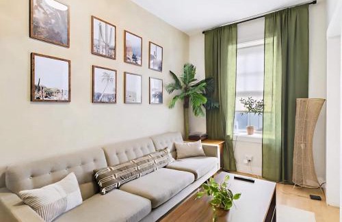 West Town Apartment | Desert Mirage 2br, Patio, & Free Parking
