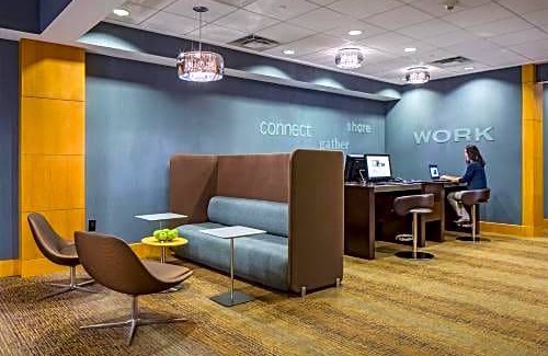 Arlington Heights Hotel | DoubleTree by Hilton Chicago - Arlington Heights