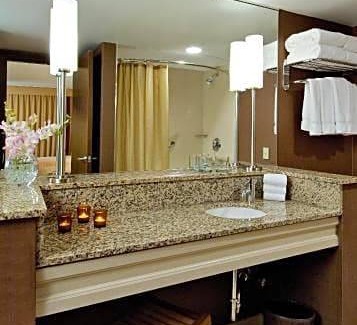 Arlington Heights Hotel | DoubleTree by Hilton Chicago - Arlington Heights