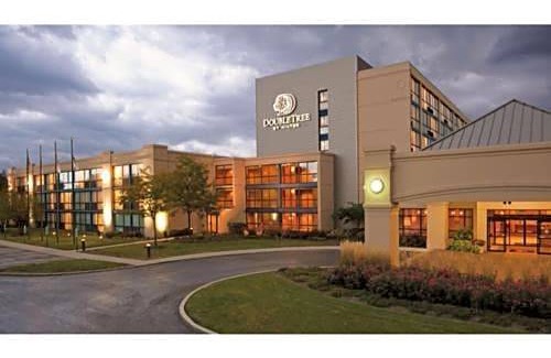 Arlington Heights Hotel | DoubleTree by Hilton Chicago - Arlington Heights