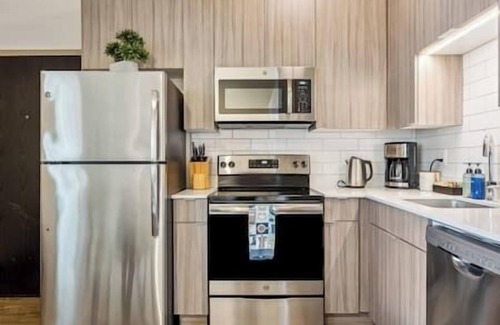 The Loop Condo | Downtown 3bd Penthouse| Lake Mich VIEWS +gym