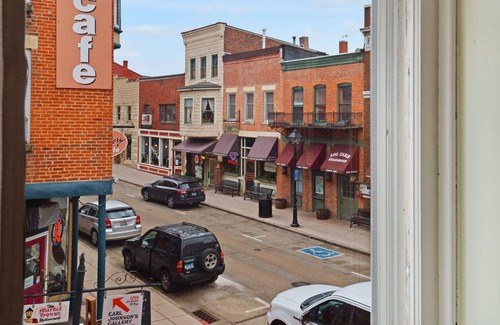 Galena Apartment | Downtown Galena Spacious Apartment by RedAwning