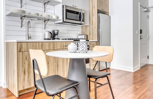 Uptown Apartment | Dreamy Uptown Studio w/ Roof & W/D, near Aragon Ballroom, by Blueground