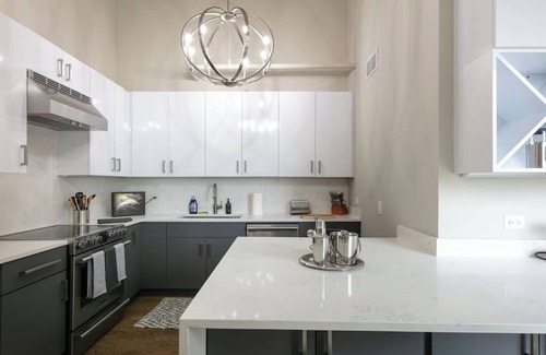 The Loop Condo | DTown Penthouse - 4bd/4ba (+Parking + Gym + Pool)