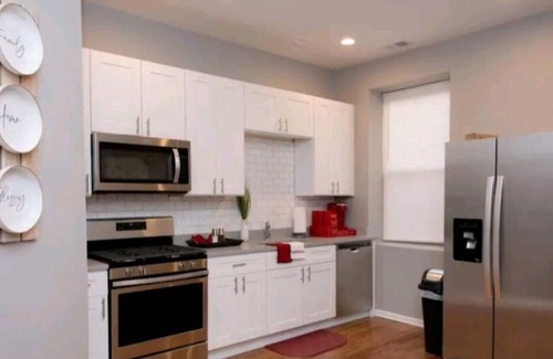Grand Boulevard Apartment | Elegant 2 Bedroom Apartment in Chicago - Perfect for a Memorable Stay