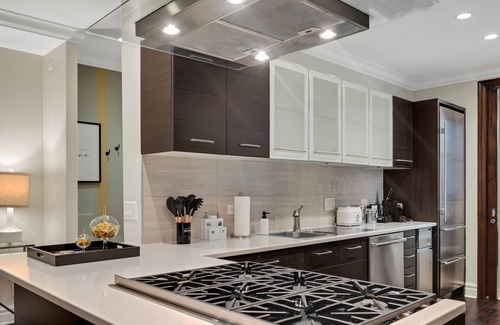 Near North Side Apartment | Elegant King Bed 1.5 Bath Suite in the Heart of Chicago's Gold Coast