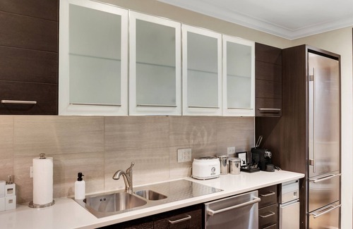 Near North Side Apartment | Elegant King Bed 1.5 Bath Suite in the Heart of Chicago's Gold Coast