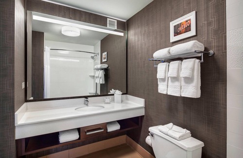 Streeterville Hotel | Fairfield Inn & Suites Chicago Downtown/Magnificent Mile