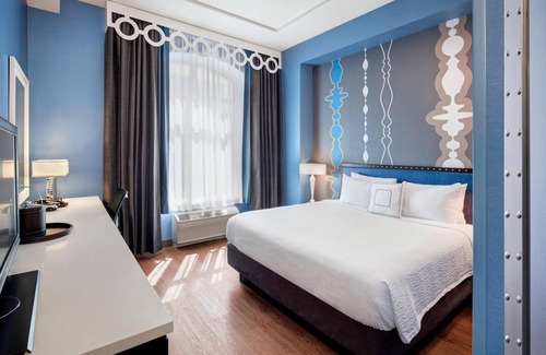 Streeterville Hotel | Fairfield Inn & Suites Chicago Downtown/Magnificent Mile
