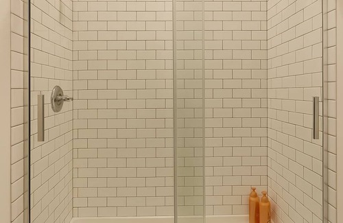 West Lakeview Apartment | Fully Set Up 3BR w/Big Kitchen