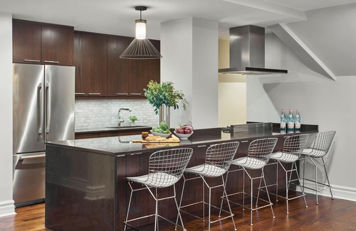 Gold Coast Apartment | Gold Coast 3bed Penthouse w/Private Terrace, Housekeeping, Laundry and Valet.