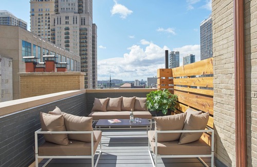 Gold Coast Apartment | Gold Coast 3bed Penthouse w/Private Terrace, Housekeeping, Laundry and Valet.