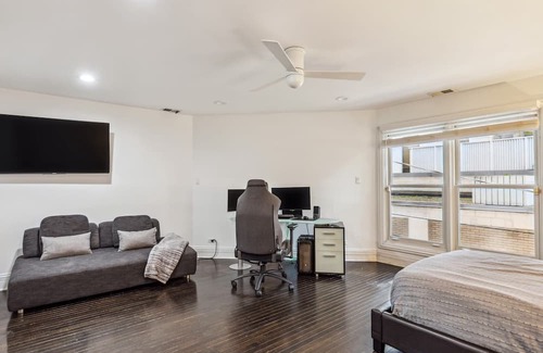 Gold Coast Apartment | Gold Coast Villa next to Oak Street Beach