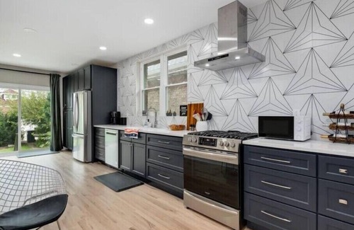 West Ridge House | Gorgeous Bunglow Nestled in a Quit Neighborhoodnn